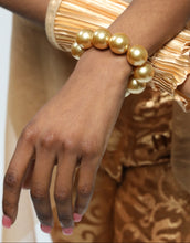 Load image into Gallery viewer, Gold Pearl Bracelet