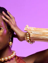 Load image into Gallery viewer, Gold Pearl Bracelet