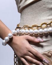 Load image into Gallery viewer, Girl with the Pearl Bracelet