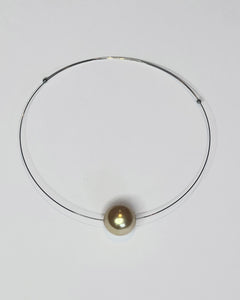 Girl with the Pearl Necklace in Gold